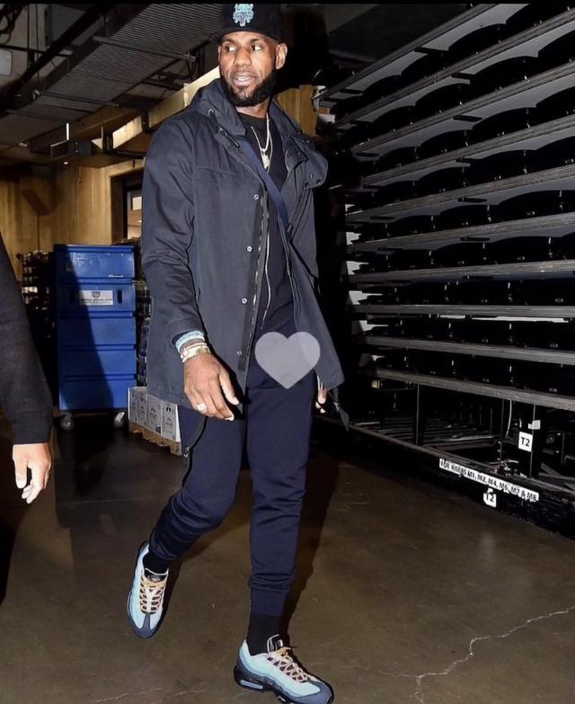 尴尬了！黄蜂关键时刻dnp鲍尔后打出26-8并赢下比赛（黄蜂关键时刻雪藏鲍尔，轰出26-8高潮并赢下比赛）