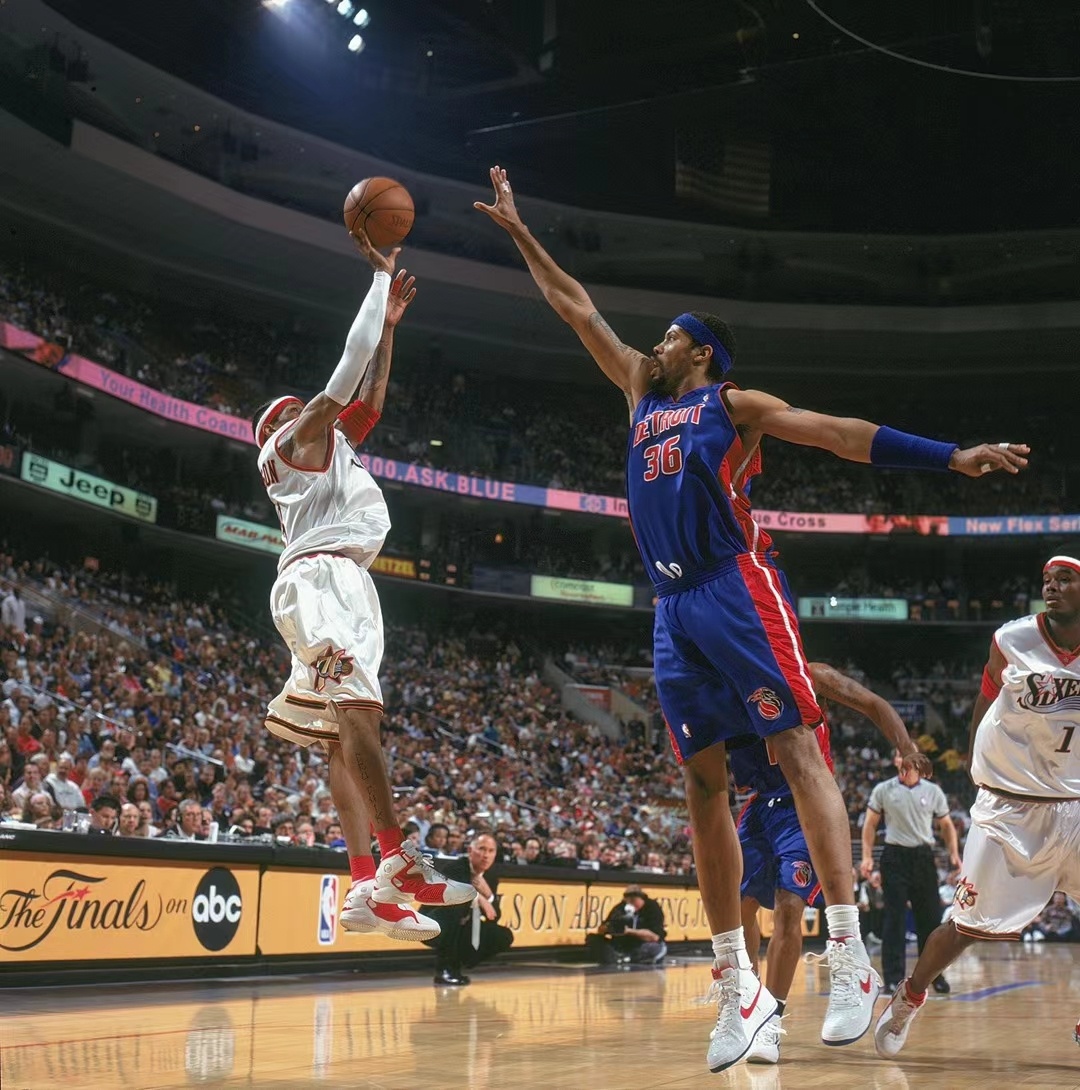 皇马西甲主场20年来首次罚下2人，19年来首次输给塞尔塔（皇马西甲主场20年首现两人染红，19年首负塞尔塔）