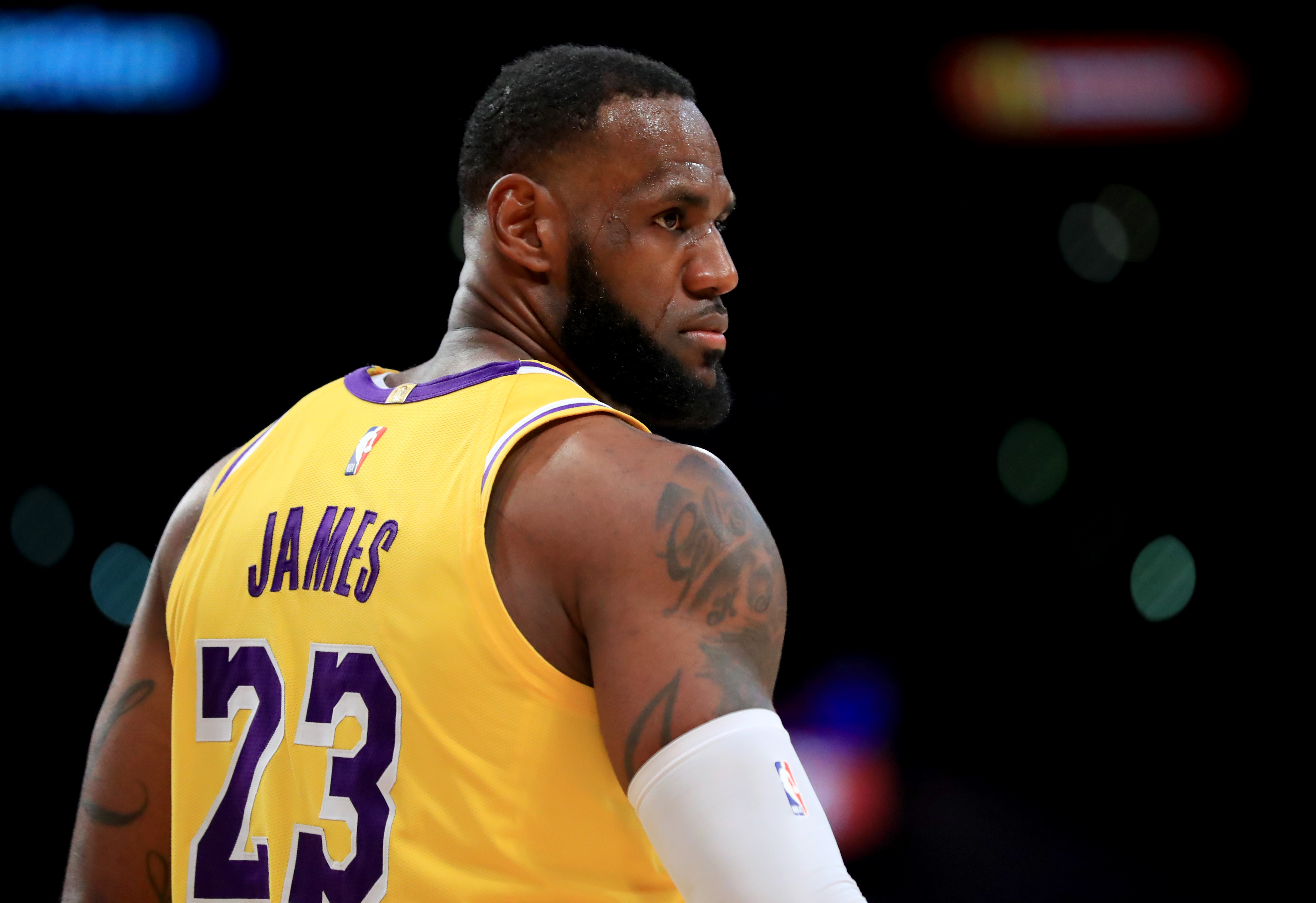 科尔：我们很快会迎来追梦和霍福德回归，所以我们拥有足够体型（科尔：追梦、霍福德即将回归，阵容尺寸不成问题）