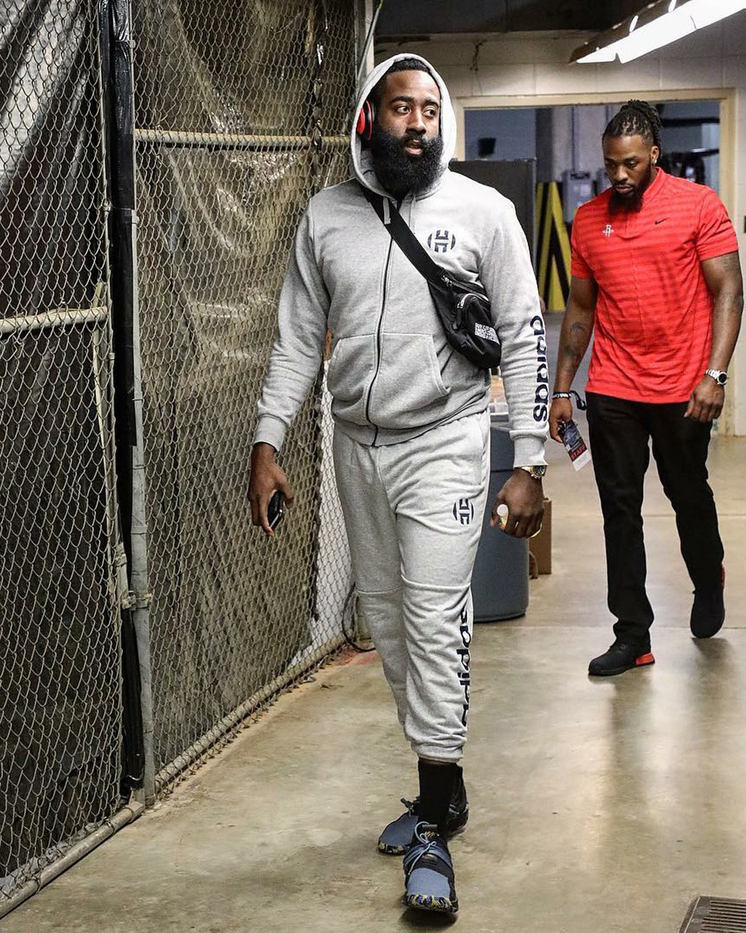 多纳鲁马身价上涨500万至4500万欧，领跑世界门将身价榜（多纳鲁马身价升至4500万欧，较前增长500万，位居全球门将身价榜首）