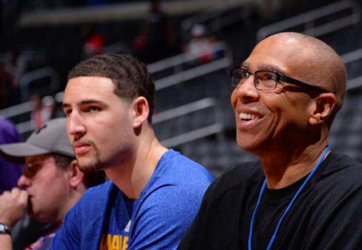 自称海牛翻译的用户：海牛不欠兰克尔-泽工资，还给他预支钱（自称海牛翻译的网友称海牛未拖欠兰克尔-泽薪资，反而预支过费用）