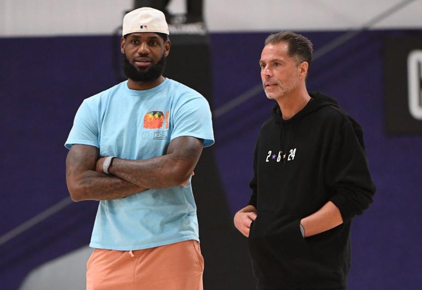 篮球NBA球队计划清理薪资空间准备大交易（NBA球队腾出薪资空间酝酿重磅交易）