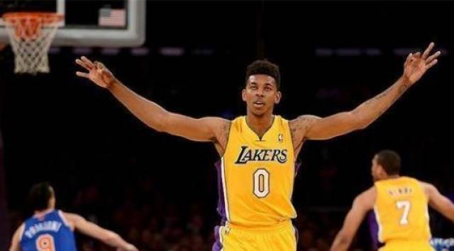 【壁纸】——C罗在皇马（C罗皇马时期高清壁纸）