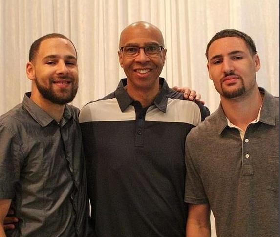 记者：阿贾克斯正接触前狼堡主帅西莫尼斯，视为海廷加继任者（阿贾克斯洽谈前狼堡主帅西莫尼斯，拟接替海廷加）